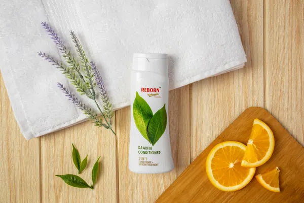Kaadha Conditioner with a towel